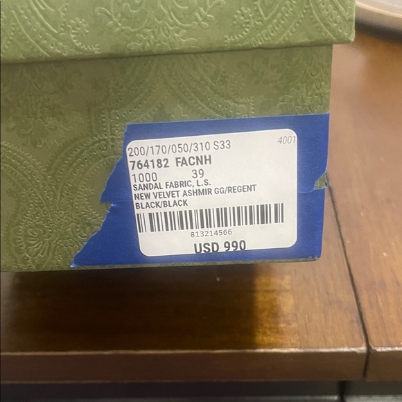 Gucci Women's Black Velvet Heels - Picture 14 of 14